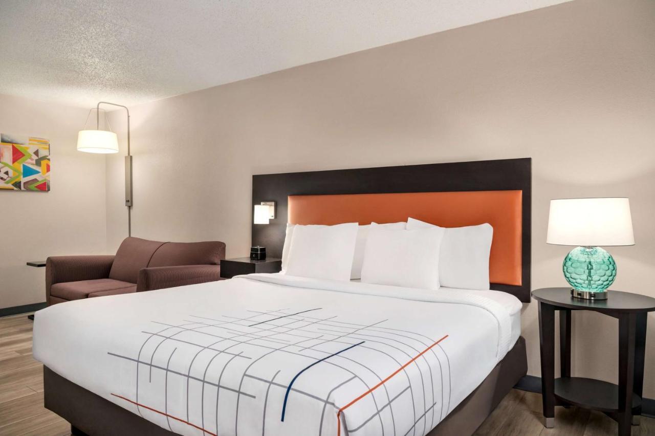 La Quinta By Wyndham Airport Area Hotel